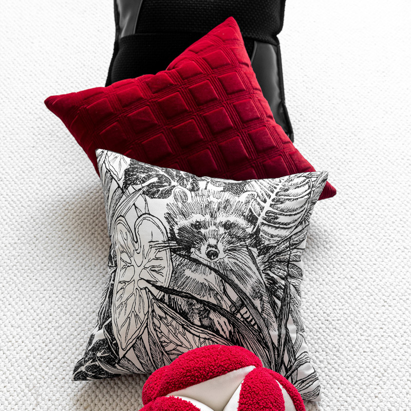 法式轻奢复古高级红黑色皮革w抱枕沙发客厅靠枕样板间民宿卧室床