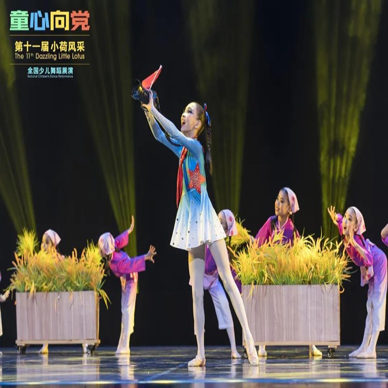 第十一届小荷风采光影逐梦舞蹈服白大褂工人服装儿童红领巾合唱服