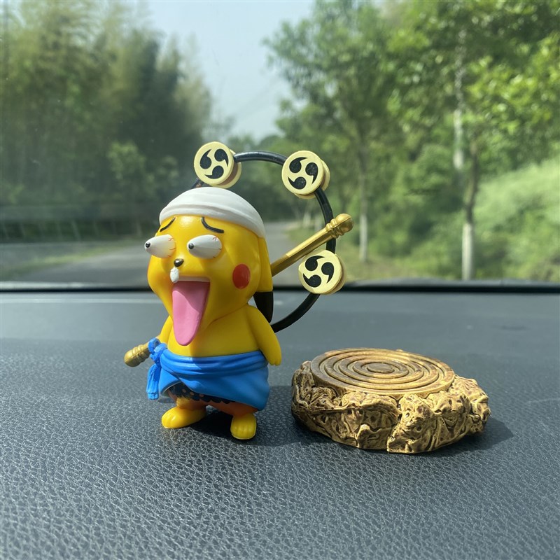 汽车摆件可爱网红皮咔丘cos中控台车上车内饰品车载卡通公仔手办