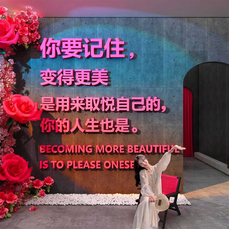 速发饰卡院甲景发服装店墙面打画氛围布置橱窗花场造背理形象