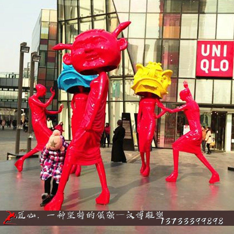 玻璃钢彩绘人物商业街彩绘购物雕像定制大型步行街城市创意摆件