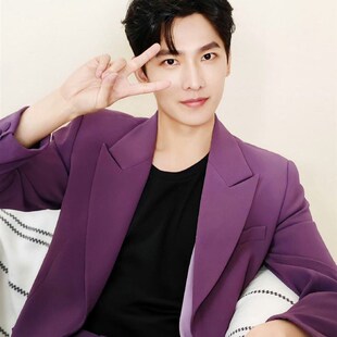 新款 1076 演出舞台主持艺考年会美发造型发型师假两件紫色西服套装