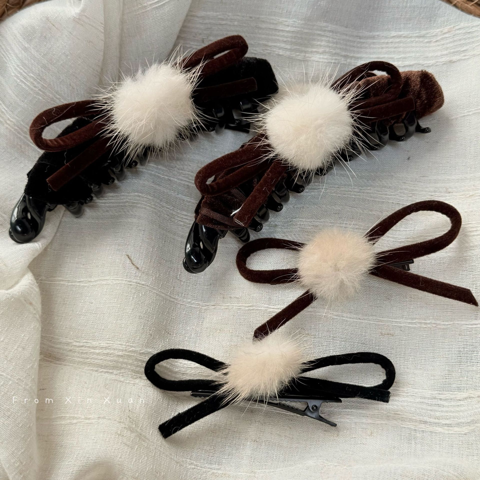 毛绒球蝴蝶结丝绒发夹女后脑勺马尾香蕉夹冬季新款竖夹发卡发饰