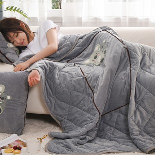 多功能抱枕被子两用珊瑚绒车载三合一车内汽车上毯子枕头加厚午睡