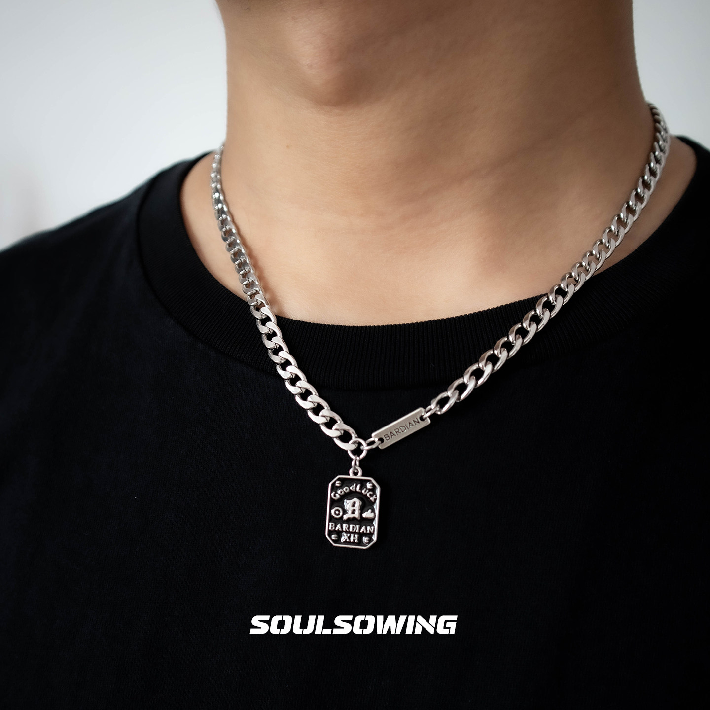 项链男款钛钢铭牌吊坠小众设计高级感潮流痞帅毛衣链时尚轻奢百搭