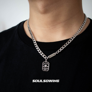 项链男款钛钢铭牌吊坠小众设计高级感潮流痞帅毛衣链时尚轻奢百搭