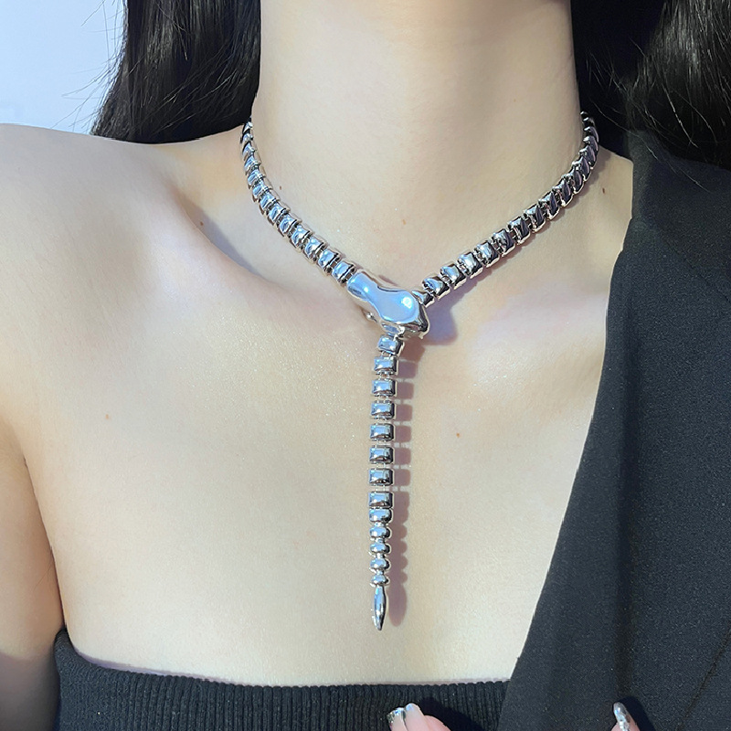snake bone connection 2023 new matching suit clavicle chain