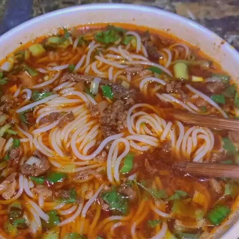 【买一箱送一箱】正宗云南过桥米线香菇鸡汤桶装免煮速食宵夜零食