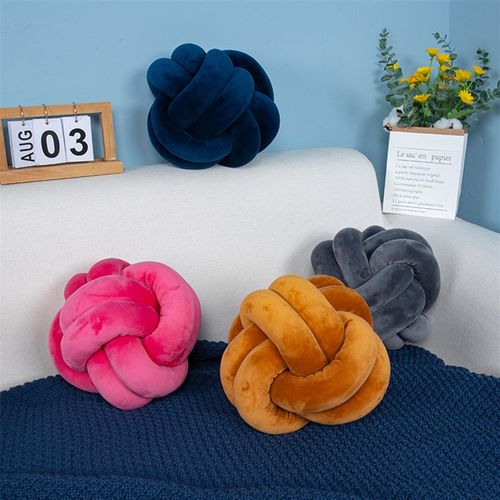 北欧轻奢毛球抱枕氨纶两股绳打结球抱枕手工编织天鹅绒靠枕knot