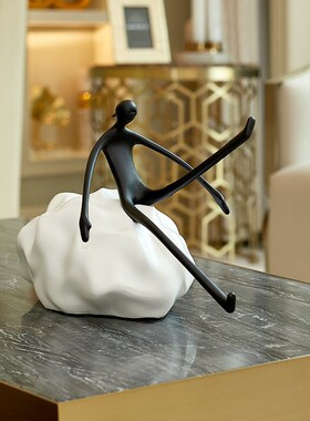 速发轻奢面意个性人物摆件客厅柜视电样板高档桌创家居抽象软装饰