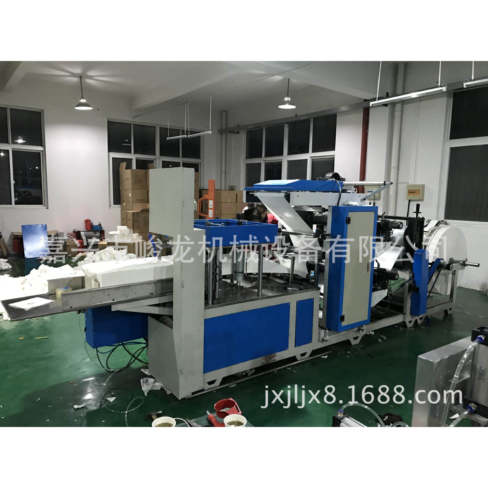 JL-Z300型无纺布折叠裁切机、桌布折叠机、手术垫折叠机、折纸机