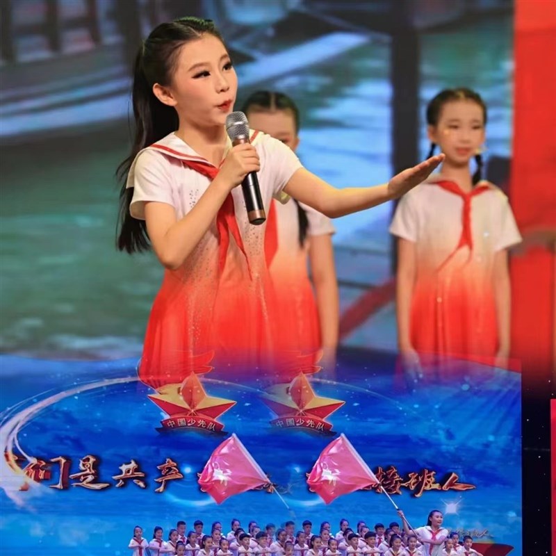 六一儿童合唱服演出服表演服少先队员中小学生合唱团诗歌朗诵服装