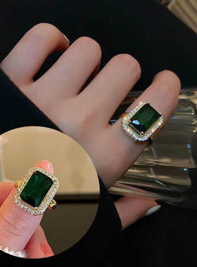 复古绿色戒指项链女高级感小众锁骨链耳钉2024