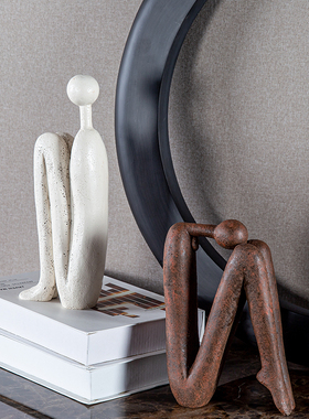 现代抽象雕塑人像摆件客厅酒柜书房样板房简约艺术坐姿人物装饰品
