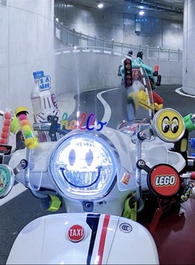 大灯笑脸防水贴 Vsp三阳飞度姜戈Ns125la个性摩托踏板大灯车贴