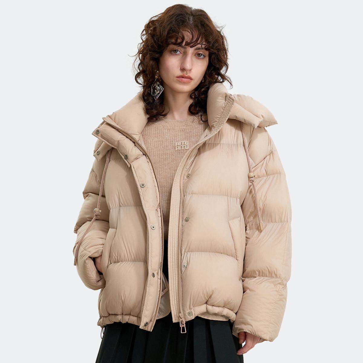 Aitu时尚短款羽绒服女连帽外套秋冬新款专柜同款