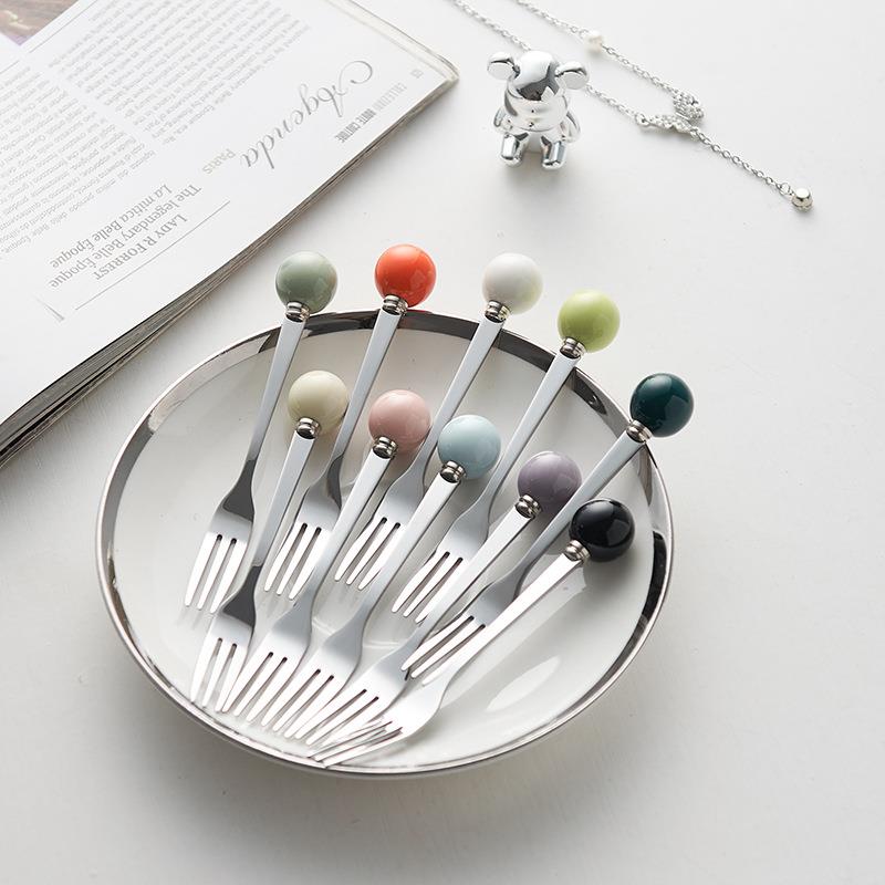 轻奢陶瓷圆球水果叉家用不锈钢勺子多用途甜品勺高颜值色釉糕点叉