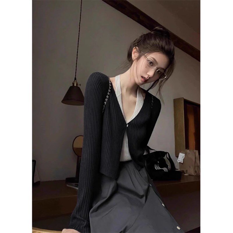 速发设计感假两件挂脖法款柔温风针织开衫早秋薄款短式别致毛衣外