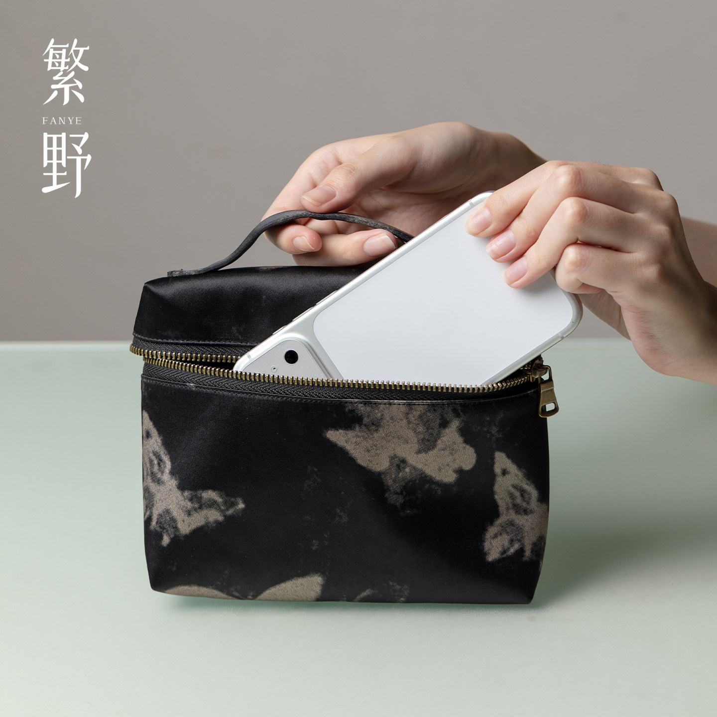 繁野 织锦段蝴蝶手提包小众便携手机包收纳化妆包拉链随身包女