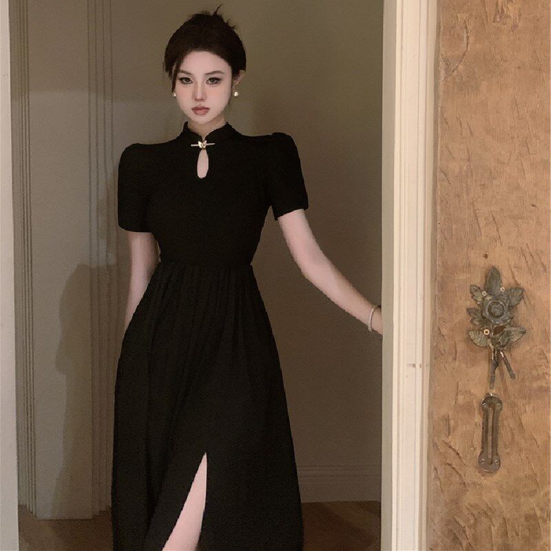 现货大码胖mmi新中式蝴蝶扣镂空收腰黑色旗袍连衣裙女显瘦改良开