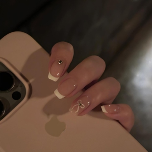 纯手工白色法式裸色穿戴甲短款气质蝴蝶结美甲贴片成品新娘婚纱照