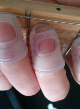 4pcs guitar picks fingertip Finger Thumb Picks Plectrums She