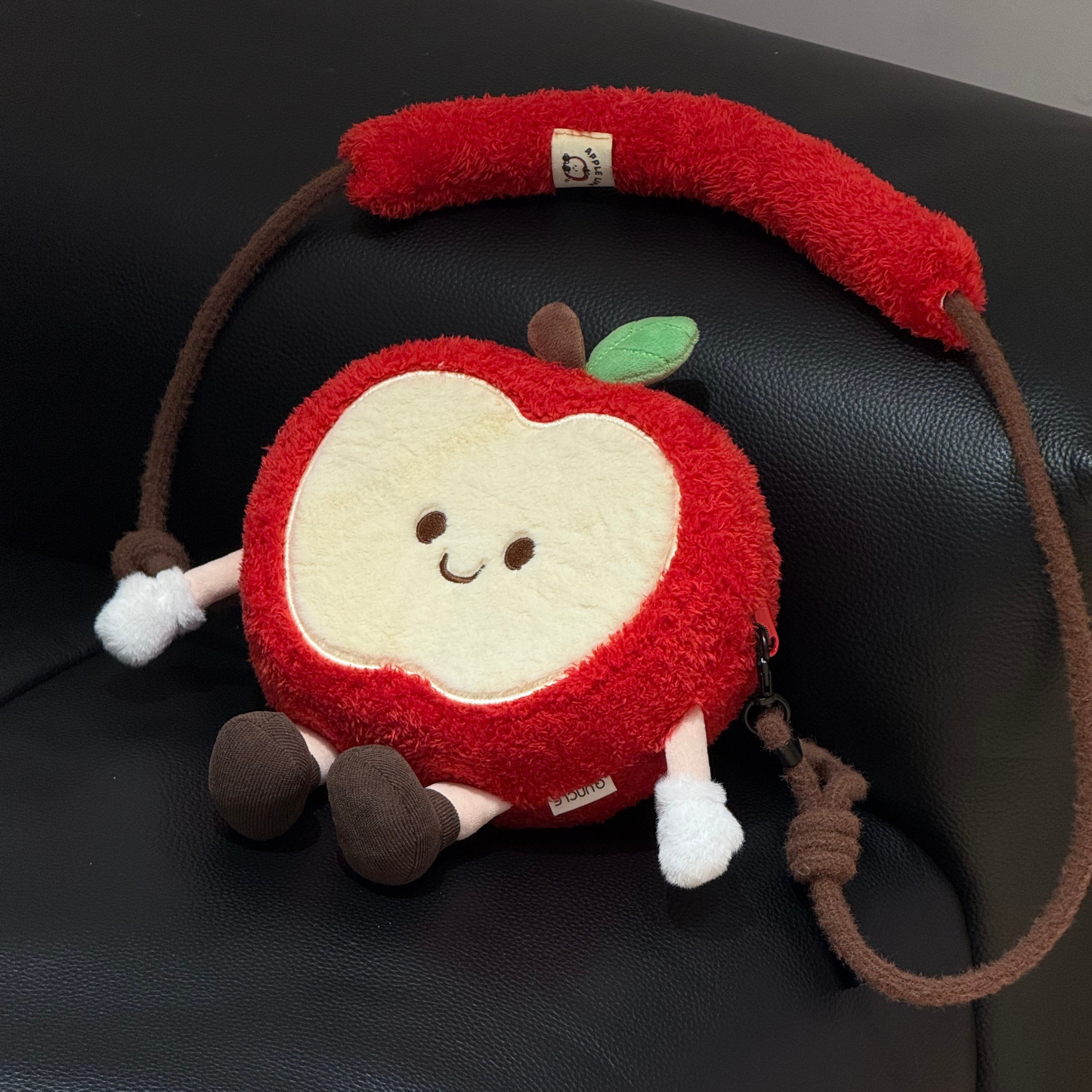 可爱毛绒苹果斜挎包零钱口红手机单肩收纳包生日新年圣诞礼物包包