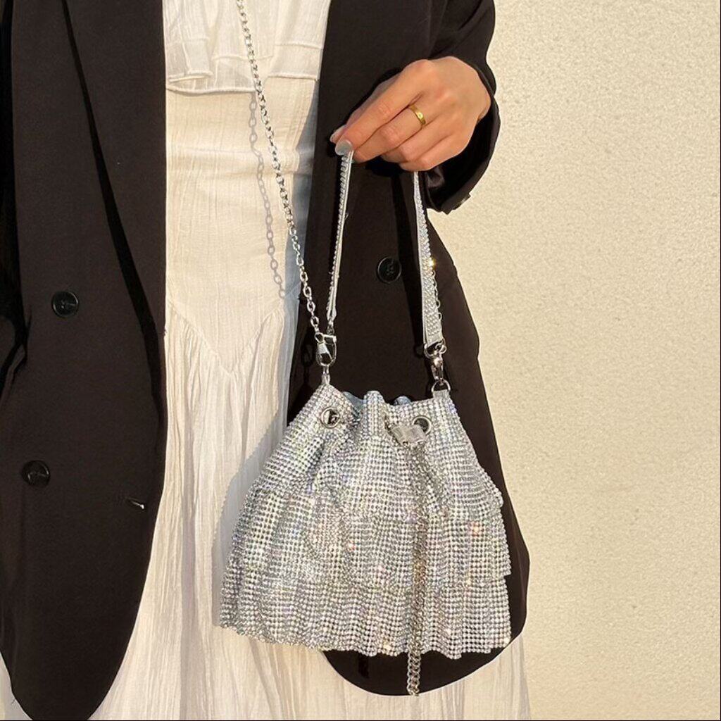 外贸新款晚宴手提包晚礼服包包水钻小香风抽绳水桶女欧美时尚百搭