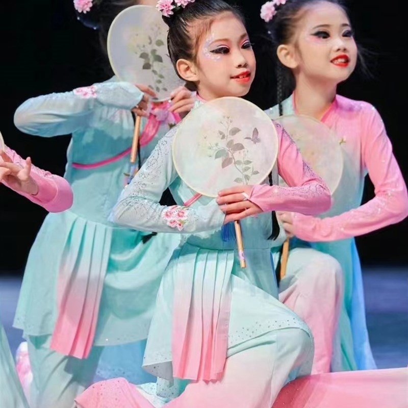 速发淡妆浓抹总舞蹈服装古典舞艺考胶州秧歌团扇群舞新款演出服