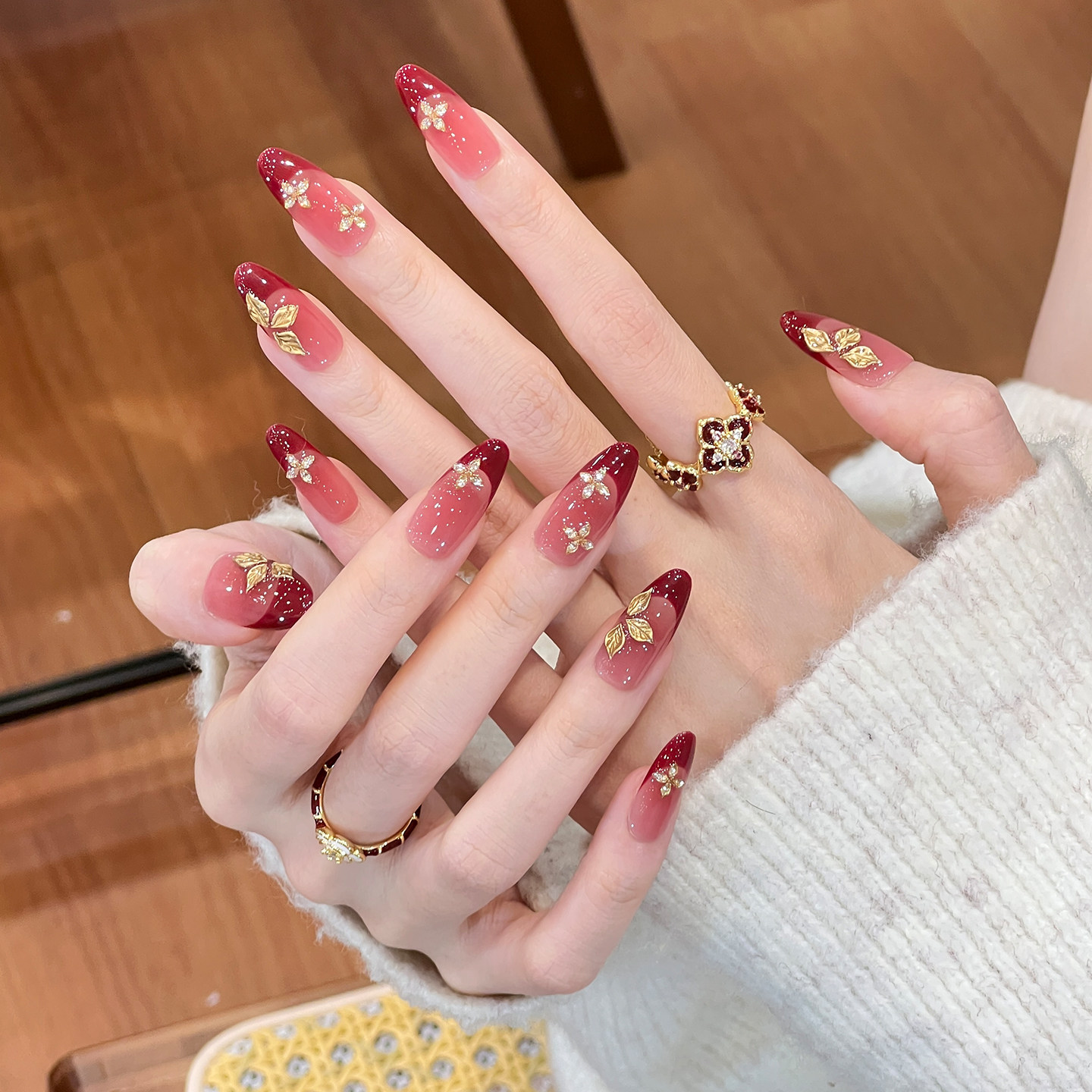 植兔手工穿戴甲中长款红色新年款高级感立体金叶雕花美甲显白甲片,彩妆/香水/美妆工具,穿戴甲/甲片,淘宝优惠券,粉丝福利购,淘宝优惠卷