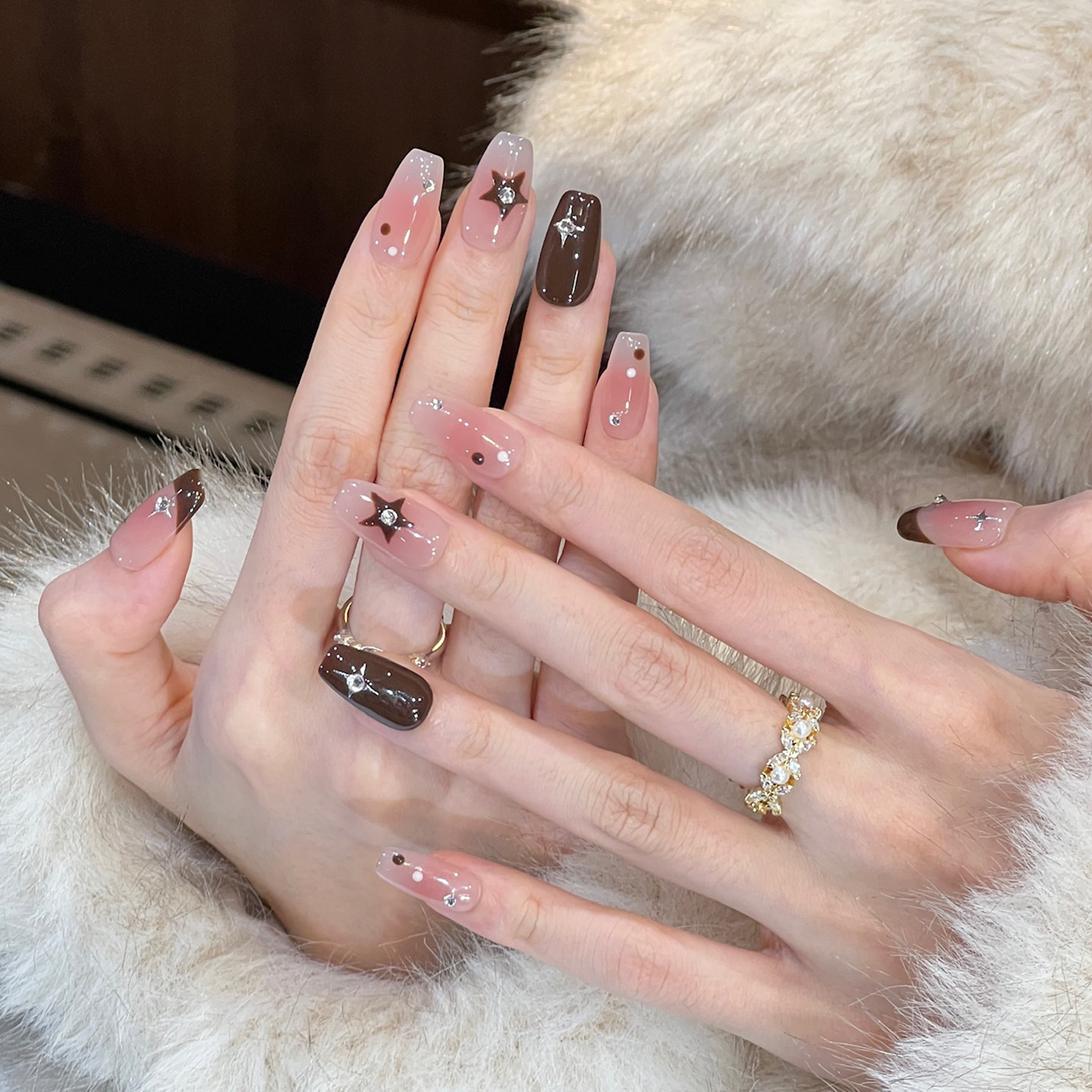 植兔美甲穿戴甲裸棕咖色腮红星星碎钻秋冬显白美甲短款高级感贴片,彩妆/香水/美妆工具,穿戴甲/甲片,淘宝优惠券,粉丝福利购,淘宝优惠卷
