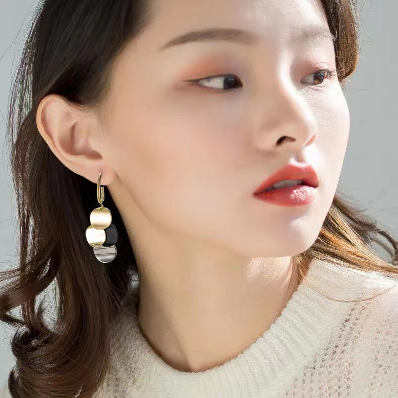 European and American Temperament Four-Color Contrast Round