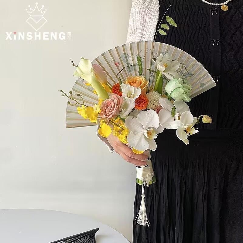中式风折扇手捧花小扇子粘花束团扇花艺花店手工波浪折叠粘花扇