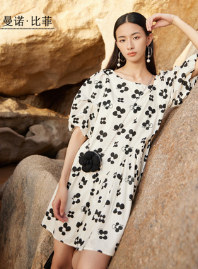 曼诺比菲商城同款夏季黑色小花朵连衣裙短款减龄MEBL123086