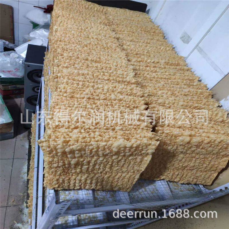 自动刮渣型薄脆油炸机 连续入片产量2000片/H 全自动薄脆机厂家