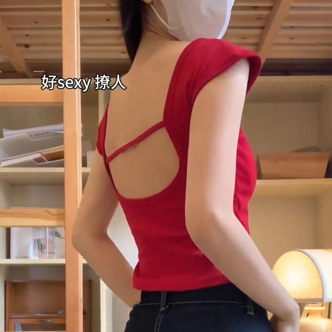 辣妹红色带胸垫遮副乳吊带小背心女内搭外穿露背短款小飞袖上衣女图片