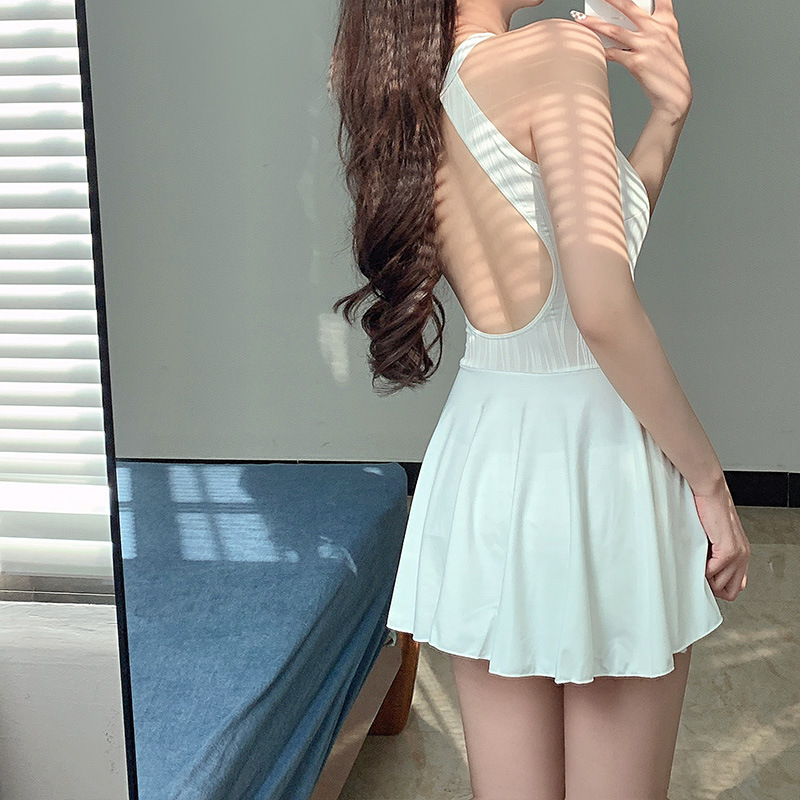 白色裙式平角连体泳衣女夏高级感韩国ins保守遮肉显瘦露背泡温泉