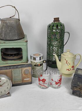 怀旧的旧物品民间旧茶壶温水水壶水壶水壶玻璃杯70年代和80年代装