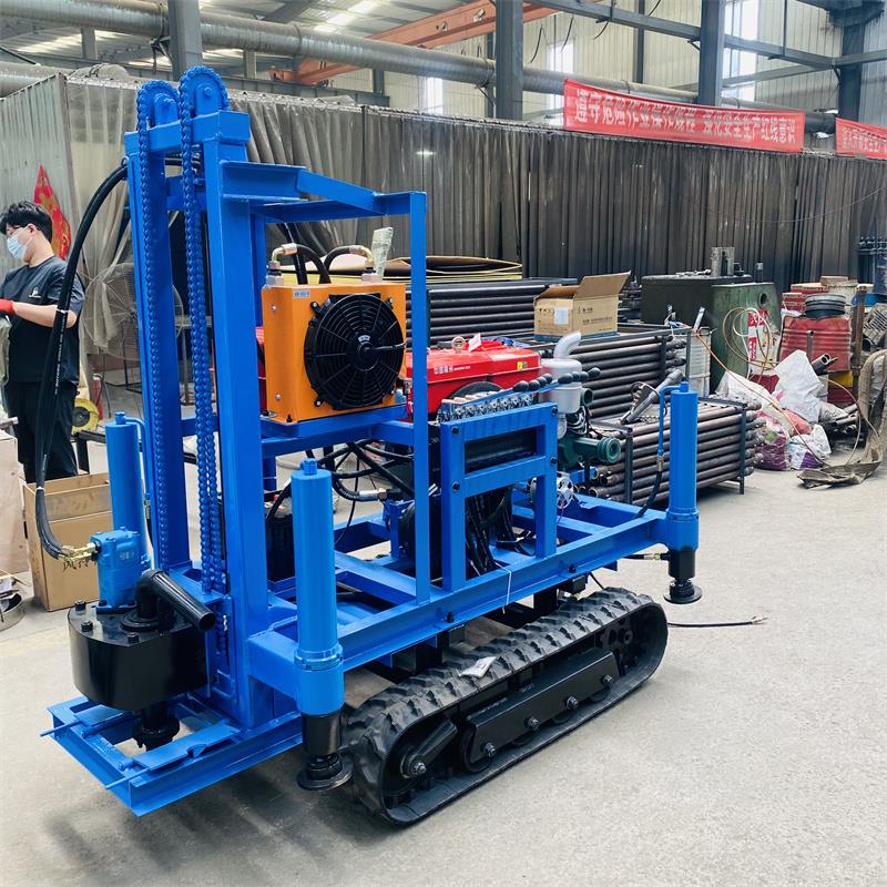 海南槟榔园打井机 小履带液压伸缩式钻机 农田灌溉水井钻机
