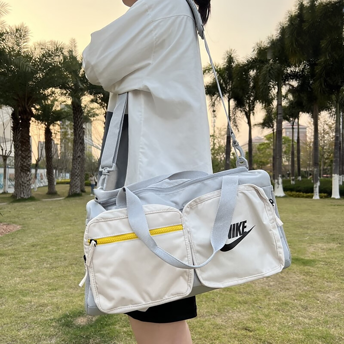 Nike耐克训练健身大容量单肩背包斜挎包户外运动行李包男女BA6169