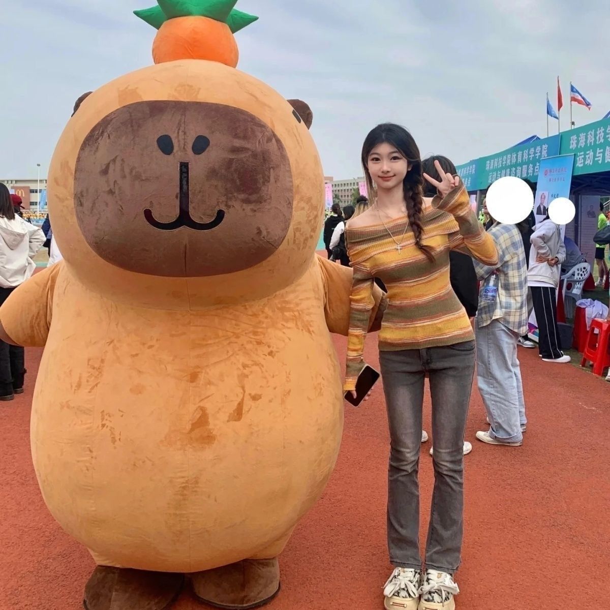 出租网红充气卡皮巴拉人偶服装水豚玩偶服派对人穿行走服图片