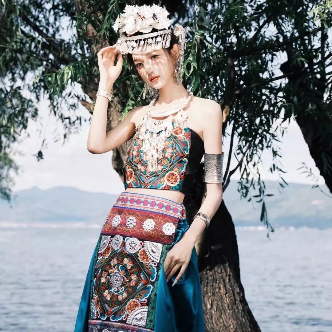 新款苗族刺绣旅拍民族服饰套装