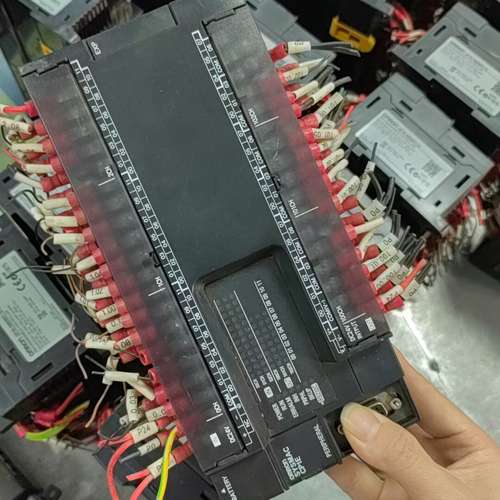{议价}CP1E-N60SDT-D  PLC，多个，量
