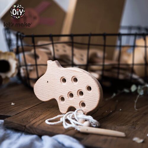 极速Wooden Kindergarten Mouse Threading Board Lacing Beech W