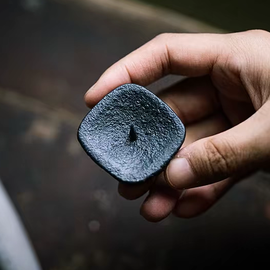 手工铸铁烛台日式侘寂黑铁烛台高泽带孔蜡烛底座日式茶道蜡烛拖,家居饰品,香托/香盘/香座/香插,淘宝优惠券,粉丝福利购,淘宝优惠卷