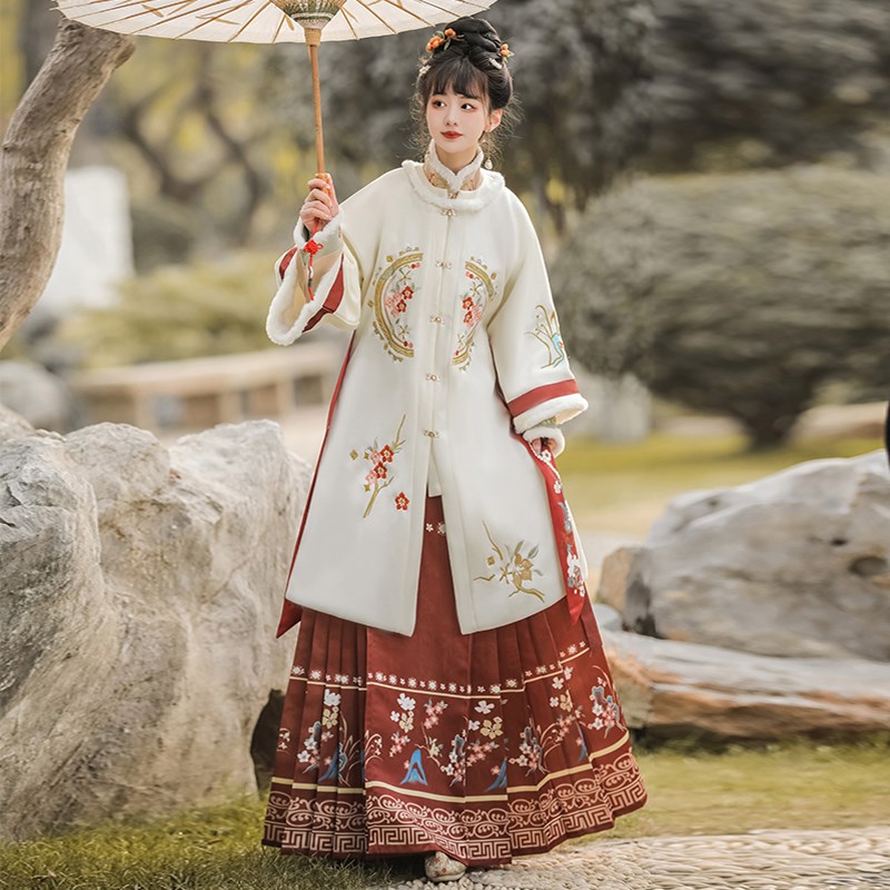 好货新款明制汉服冬款女成人国风明制拜年服过年外套汉元素马面裙