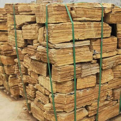 小块庭院别墅假山千层石