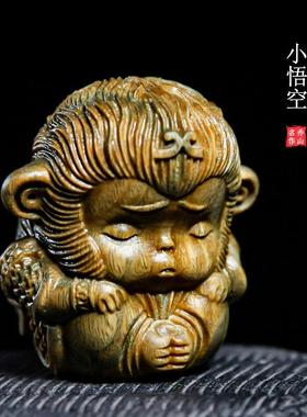 天然绿檀木雕孙悟空文玩手把件可爱生肖猴子创意桌面工艺品摆饰
