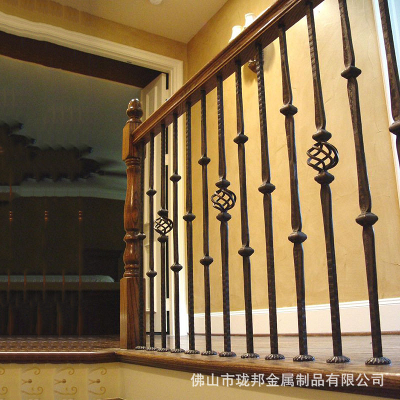 家用铁艺楼梯复式室内外旋转铁艺楼梯庭院酒店扶手防护栏定 制