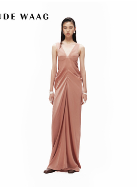 OUDE WAAG 光泽线条吊带V领垂坠女装连衣裙